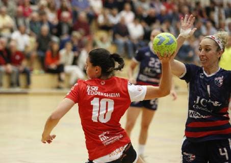 Deutschland - Hattersheim - 09.07.2019 Handball - Hessen - Testspiel - Damen Saison 2018 2019 TSG Eddersheim (rot) - USA (schwarz) v.l. Linda Brocke (Eddersheim) TSG Eddersheim - USA
