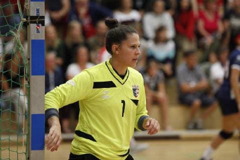 Deutschland - Hattersheim - 09.07.2019 Handball - Hessen - Testspiel - Damen Saison 2018 2019 TSG Eddersheim (rot) - USA (schwarz) v.l. Torwart Sophie Fasold (USA) TSG Eddersheim - USA