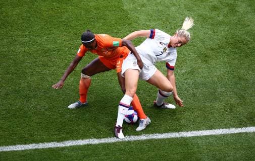07.07.2019, xcex, FRA, Lyon, Stade de Lyon, Frauenfussball, WM, Weltmeisterschaft, FIFA, Finale FIFA Frauen WM USA - Niederlande Abby Dahlkemper (USA) gegen Lineth Beerensteyn (NED) *** 07 07 2019, xcex, FRA, Lyon, Stade de Lyon, Womens football, World Cup, World Cup, FIFA, Final FIFA Womens World Cup USA Netherlands Abby Dahlkemper USA vs Lineth Beerensteyn NED