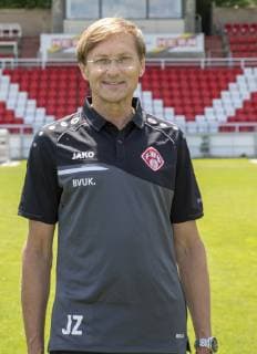 Dr. Josef Zimmermann (Teamarzt), FC Würzburger Kickers, 3.Liga, Porträttermin 2019 2020, Copyright: HMBxMedia xHeikoxBecker