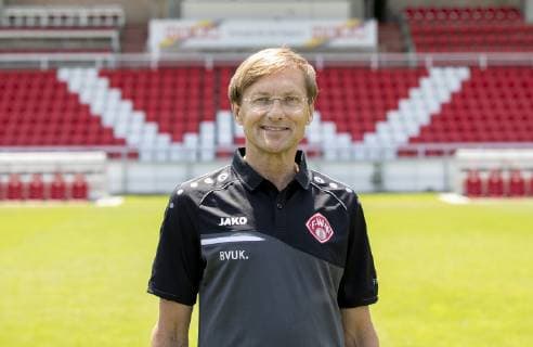 Dr. Josef Zimmermann (Teamarzt), FC Würzburger Kickers, 3.Liga, Porträttermin 2019 2020, Copyright: HMBxMedia xHeikoxBecker