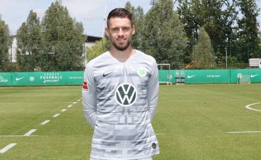 VfL Mannschaft+Portraits Philip Menzel; VfL Wolfsburg, 1.BL, PortraÌˆttermin 2019 2020, Wolfsburg