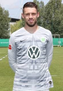VfL Mannschaft+Portraits Philip Menzel; VfL Wolfsburg, 1.BL, PortraÌˆttermin 2019 2020, Wolfsburg