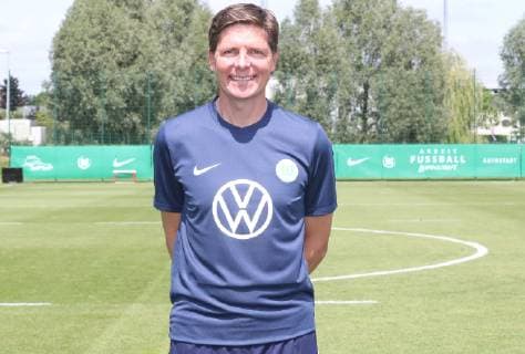 VfL Mannschaft+Portraits Oliver Glasner; VfL Wolfsburg, 1.BL, PortraÌˆttermin 2019 2020, Wolfsburg