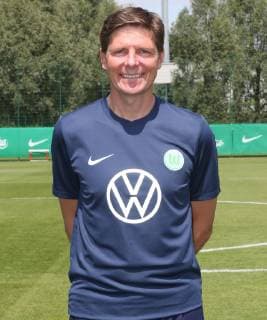 VfL Mannschaft+Portraits Oliver Glasner; VfL Wolfsburg, 1.BL, PortraÌˆttermin 2019 2020, Wolfsburg