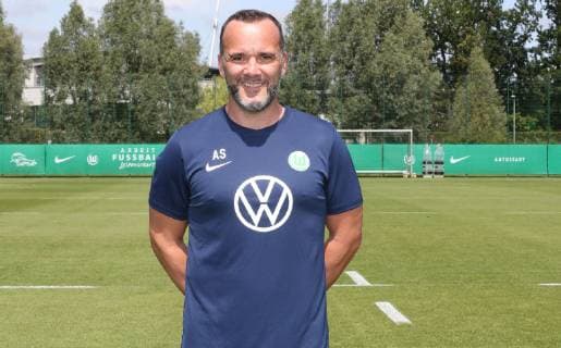 VfL Mannschaft+Portraits Alexander Steinbrenner; VfL Wolfsburg, 1.BL, PortraÌˆttermin 2019 2020, Wolfsburg