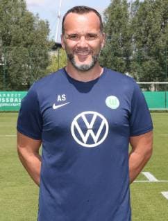 VfL Mannschaft+Portraits Alexander Steinbrenner; VfL Wolfsburg, 1.BL, PortraÌˆttermin 2019 2020, Wolfsburg