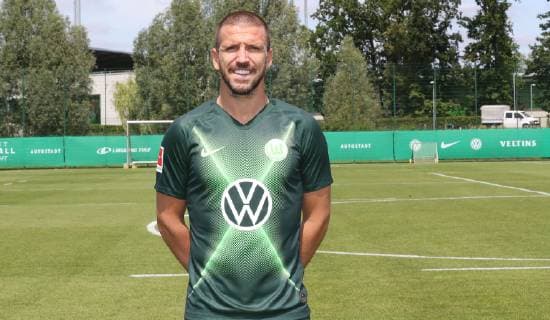 VfL Mannschaft+Portraits Ignacio Camacho; VfL Wolfsburg, 1.BL, PortraÌˆttermin 2019 2020, Wolfsburg