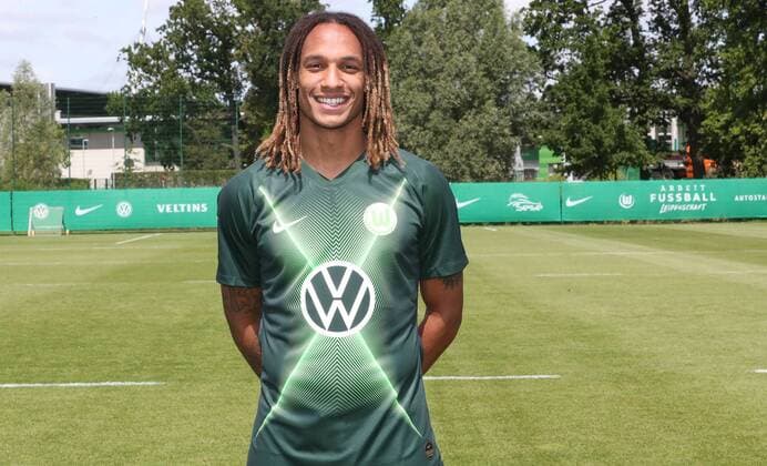 VfL Mannschaft+Portraits Kevin Mbabu; VfL Wolfsburg, 1.BL, PortraÌˆttermin 2019 2020, Wolfsburg