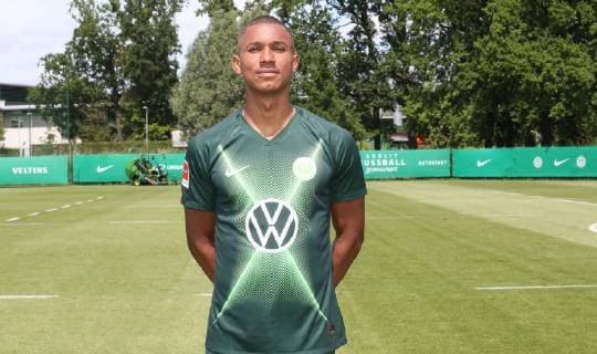 VfL Mannschaft+Portraits Felix Uduokhai; VfL Wolfsburg, 1.BL, PortraÌˆttermin 2019 2020, Wolfsburg