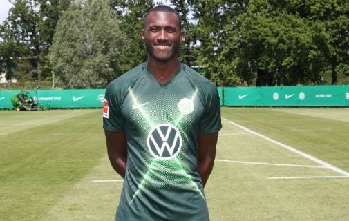 VfL Mannschaft+Portraits Josuha Guilavogui; VfL Wolfsburg, 1.BL, PortraÌˆttermin 2019 2020, Wolfsburg