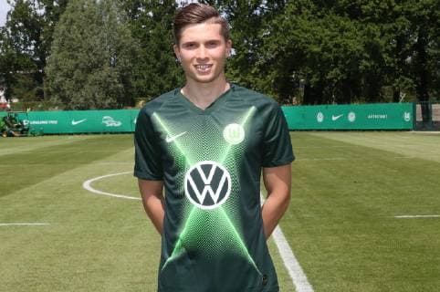 VfL Mannschaft+Portraits Elvis Rexhbecaj; VfL Wolfsburg, 1.BL, PortraÌˆttermin 2019 2020, Wolfsburg
