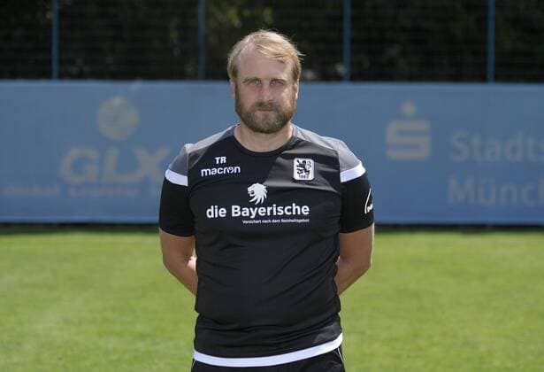 10.07.2019, Fussball 3.Bundesliga 2019 2020, Porträttermin TSV 1860 München 2019 2020. Trainer Daniel Bierofka; TSV 1860 München,