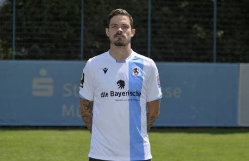 10.07.2019, Fussball 3.Bundesliga 2019 2020, Porträttermin TSV 1860 München 2019 2020. Dennis Erdmann; TSV 1860 München,.