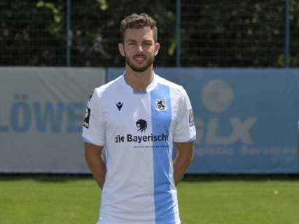 10.07.2019, Fussball 3.Bundesliga 2019 2020, Porträttermin TSV 1860 München 2019 2020. Simon Seferings; TSV 1860 München,.