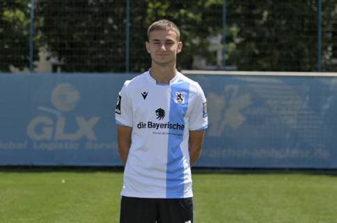 10.07.2019, Fussball 3.Bundesliga 2019 2020, Porträttermin TSV 1860 München 2019 2020. Niklas Lang; TSV 1860 München,.