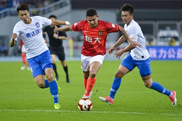 TIANJIN, CHINA - JULY 11: Elkeson 18 of Guangzhou Evergrande drives the ball during the 17th round match of 2019 Chinese Football Association Super League (CSL) between Tianjin Teda and Guangzhou Evergrande at Tianjin Olympic Center Stadium on July 11, 2019 in Tianjin, China.  Copyright: xVCGx CFP111224973252 