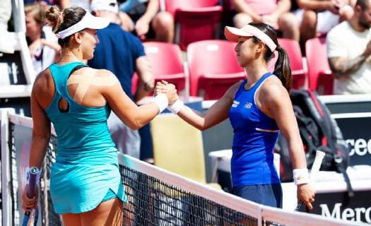 190713 Danka Kovinic tackar vinnaren Misaki Doi efter att hon vunnit singelfinalen i tennis för damer i Swedish Open den 13 juli 2019 i Bastad. Copyright: ChristianxÖrnberg BB190713CO007