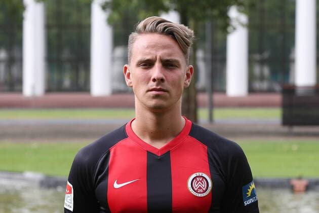 11.07.2019, xjhx, Fussball 2. Bundesliga, SV Wehen Wiesbaden - Porträttermin Fototermin 2019 2020 emspor, v.l. Philip Tietz (DFL DFB REGULATIONS PROHIBIT ANY USE OF PHOTOGRAPHS as IMAGE SEQUENCES and or QUASI-VIDEO) Wiesbaden
