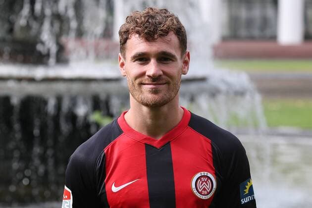 11.07.2019, xjhx, Fussball 2. Bundesliga, SV Wehen Wiesbaden - Porträttermin Fototermin 2019 2020 emspor, v.l. Jules Schwadorf (DFL DFB REGULATIONS PROHIBIT ANY USE OF PHOTOGRAPHS as IMAGE SEQUENCES and or QUASI-VIDEO) Wiesbaden