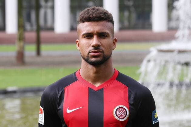 11.07.2019, xjhx, Fussball 2. Bundesliga, SV Wehen Wiesbaden - Porträttermin Fototermin 2019 2020 emspor, v.l. Daniel-Kofi Kyereh (DFL DFB REGULATIONS PROHIBIT ANY USE OF PHOTOGRAPHS as IMAGE SEQUENCES and or QUASI-VIDEO) Wiesbaden