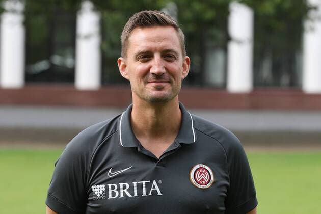 11.07.2019, xjhx, Fussball 2. Bundesliga, SV Wehen Wiesbaden - Porträttermin Fototermin 2019 2020 emspor, v.l. Dr. Michael Hoestermann (Mannschaftsarzt) (DFL DFB REGULATIONS PROHIBIT ANY USE OF PHOTOGRAPHS as IMAGE SEQUENCES and or QUASI-VIDEO) Wiesbaden
