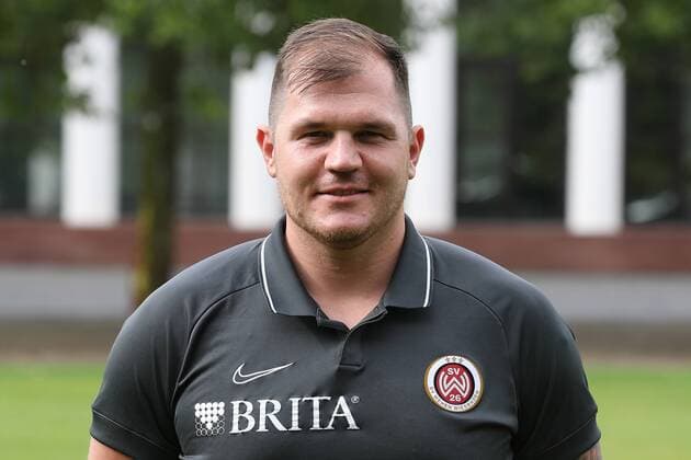 11.07.2019, xjhx, Fussball 2. Bundesliga, SV Wehen Wiesbaden - Porträttermin Fototermin 2019 2020 emspor, v.l. Florian Kirch (Leitender Physiotherapeut) (DFL DFB REGULATIONS PROHIBIT ANY USE OF PHOTOGRAPHS as IMAGE SEQUENCES and or QUASI-VIDEO) Wiesbaden