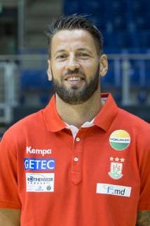 HBL, SC Magdeburg Porträttermin 2019 2020 14.07.2019, xtgx, Handball Liqui Moli Bundesliga, SC Magdeburg Fototermin emspor, v.l. Trainer Bennet Wiegert Portrait, Portraet, Einzelbild GETEC Arena