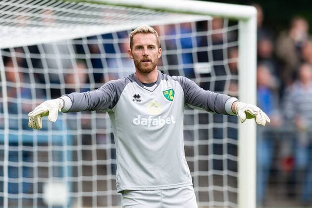 Sport Bilder des Tages Guetersloh, Germany 14.07.2019, Freundschaftsspiel, Testspiel, Arminia Bielefeld - Norwich City, Torwart Ralf Faehrmann (Norwich City) gestikuliert, gestik ( Defodi-01061001896 *** Guetersloh, Germany 14 07 2019, friendly match, test match, Arminia Bielefeld Norwich City, goalkeeper Ralf Faehrmann Norwich City gesticulated, gestic Defodi 01061001896 Defodi-061