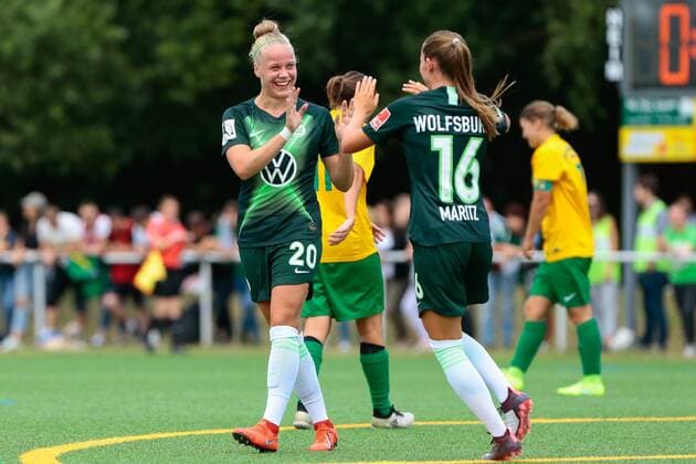 13.07.2019, xtgx, Fussball, Testspiel, SSV Besiegdas Magdeburg - VfL Wolfsburg emspor, v.l. Pia-Sophie Wolter (VfL Wolfsburg, 20), Noelle Maritz (VfL Wolfsburg, 16) Jubel, Torjubel, jubelt über das Tor, celebrate the goal, celebration Magdeburg *** 13 07 2019, xtgx, football, test match, SSV Besiegdas Magdeburg VfL Wolfsburg emspor, v l Pia Sophie Wolter VfL Wolfsburg, 20 , Noelle Maritz VfL Wolfsburg, 16 Jubel, Torjubel, jubilelt über das Tor, celebrate the goal, celebration Magdeburg