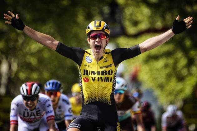 Sport Bilder des Tages Belgian Wout Van Aert of Team Jumbo-Visma celebrates as he crosses the finish line to win the tenth stage of the 106th edition of the Tour de France cycling race, from Saint-Flour to Albi(217,5 km), Monday 15 July 2019 in France. This year s Tour de France starts in Brussels and takes place from July 6th to July 28th. YORICKxJANSENS  x05626814x