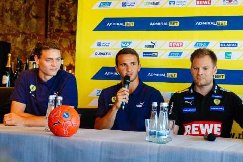 Rhein Neckar Loewen Bei der Pressekonferenz am 16.07.2019 im Le Corange bei Engelhorn in Mannheim. Von links nach recht: Niclas Kirkelokke, Romain Lagarde, Rhein Neckar Loewe Trainer Kristjan Andresson. Mannheim. 16.07.19 Handball Trikot Präsentation , Mannheim Baden Wuerttemberg Deutschland