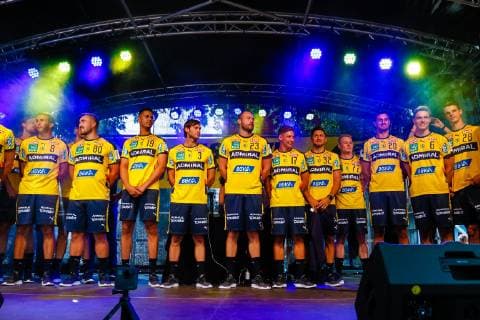 Rhein Neckar Loewen Die Mannschaft der Rhein Neckar Löwen bei der Trikot-Vorstellung auf den Kapuzinerplanken in Mannheim am 16.07.2019. Mannheim. 16.07.19 Handball Trikot Präsentation , Mannheim Baden Wuerttemberg Deutschland