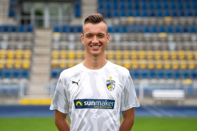 FC Carl Zeiss Jena Saison 2019 2020 Fototermin am 16.7.19 Max Gottwald (Jena) Portrait quer Ernst Abbe Sportfeld