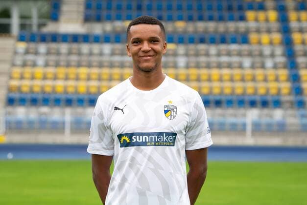 FC Carl Zeiss Jena Saison 2019 2020 Fototermin am 16.7.19 Marian Sarr (Jena), Portrait quer Ernst Abbe Sportfeld