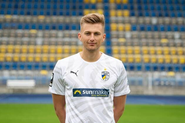 FC Carl Zeiss Jena Saison 2019 2020 Fototermin am 16.7.19 Ole Käuper (Jena), Portrait quer Ernst Abbe Sportfeld