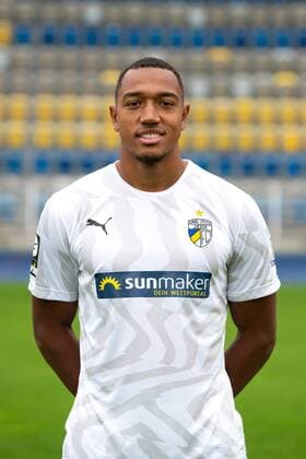 FC Carl Zeiss Jena Saison 2019 2020 Fototermin am 16.7.19 Anton Donkor (Jena), Portrait hochkant Ernst Abbe Sportfeld
