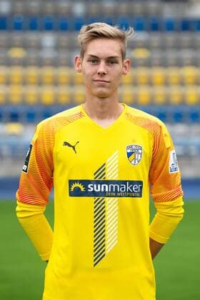 FC Carl Zeiss Jena Saison 2019 2020 Fototermin am 16.7.19 Lukas Sedlak (Jena Torwart), Portrait hochkant Ernst Abbe Sportfeld