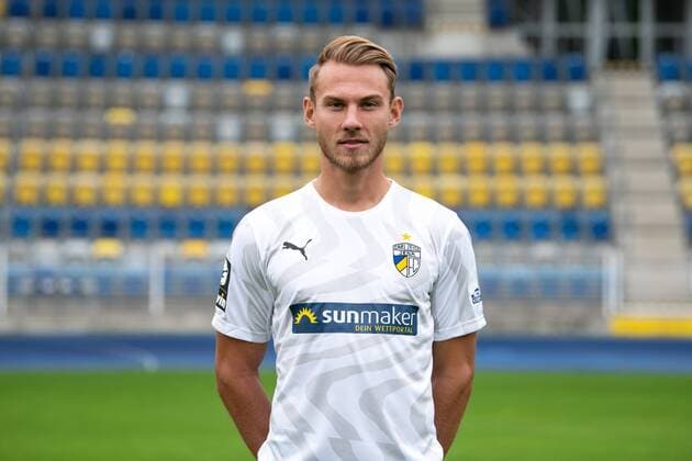 FC Carl Zeiss Jena Saison 2019 2020 Fototermin am 16.7.19 Pierre Fassnacht (Jena), Portrait quer Ernst Abbe Sportfeld