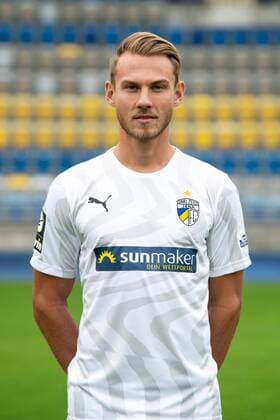 FC Carl Zeiss Jena Saison 2019 2020 Fototermin am 16.7.19 Pierre Fassnacht (Jena), Portrait hochkant Ernst Abbe Sportfeld