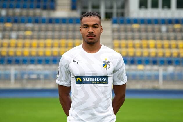FC Carl Zeiss Jena Saison 2019 2020 Fototermin am 16.7.19 Eric Voufack (Jena), Portait quer Ernst Abbe Sportfeld
