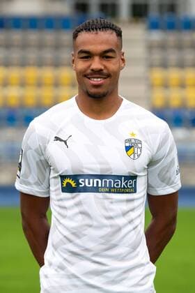 FC Carl Zeiss Jena Saison 2019 2020 Fototermin am 16.7.19 Eric Voufack (Jena), Portait hochkant Ernst Abbe Sportfeld