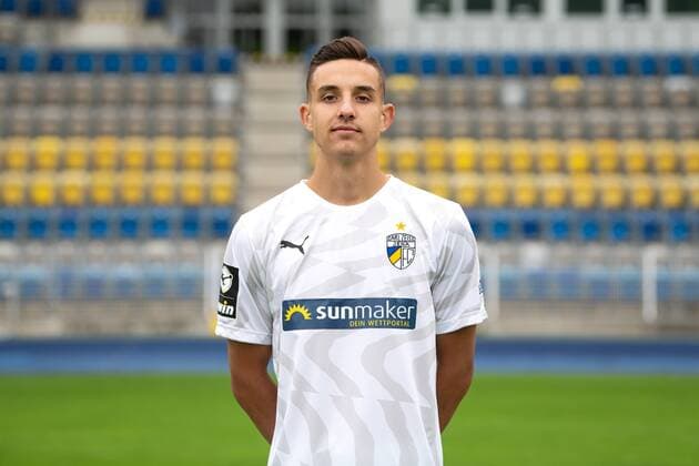 FC Carl Zeiss Jena Saison 2019 2020 Fototermin am 16.7.19 Niklas Jahn (Jena), Portrait quer Ernst Abbe Sportfeld