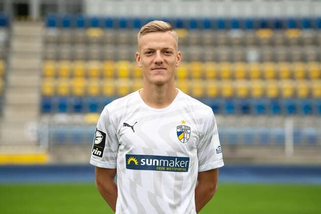 FC Carl Zeiss Jena Saison 2019 2020 Fototermin am 16.7.19 Tim Kircher (Jena), Portrait quer Ernst Abbe Sportfeld