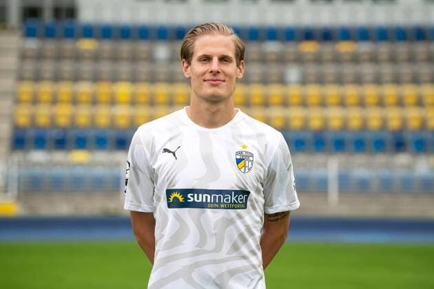 FC Carl Zeiss Jena Saison 2019 2020 Fototermin am 16.7.19 Patrick Schorr (Jena), Portrait quer Ernst Abbe Sportfeld