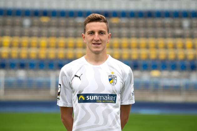 FC Carl Zeiss Jena Saison 2019 2020 Fototermin am 16.7.19 Meris Skenderovic (Jena), Portrait quer Ernst Abbe Sportfeld