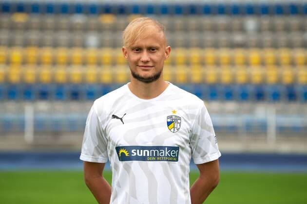 FC Carl Zeiss Jena Saison 2019 2020 Fototermin am 16.7.19 Maximilian Weiß (Jena), Portrait quer Ernst Abbe Sportfeld