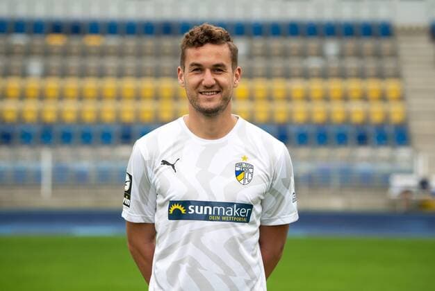 FC Carl Zeiss Jena Saison 2019 2020 Fototermin am 16.7.19 Julian Günther-Schmidt (Jena), Portrait quer Ernst Abbe Sportfeld