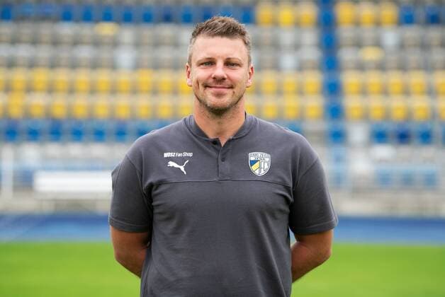 FC Carl Zeiss Jena Saison 2019 2020 Fototermin am 16.7.19 Trainer Lukas Kwasniok (Jena), Portrait quer Ernst Abbe Sportfeld