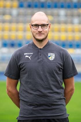 FC Carl Zeiss Jena Saison 2019 2020 Fototermin am 16.7.19 Physiotherapeut Fabian Carnarius (Jena), Portrait hochkant Ernst Abbe Sportfeld
